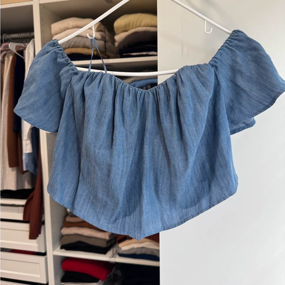 Guess S Denim Chambray Cropped Off Shoulder Flowy Top